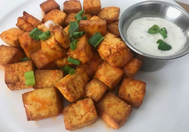 Tofu that has been coated in buffalo sauce and air fried. Served with vegan dipping sauce